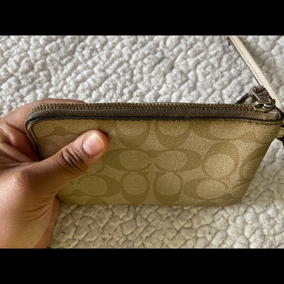 Coach Wristlet - Picture 4 of 6